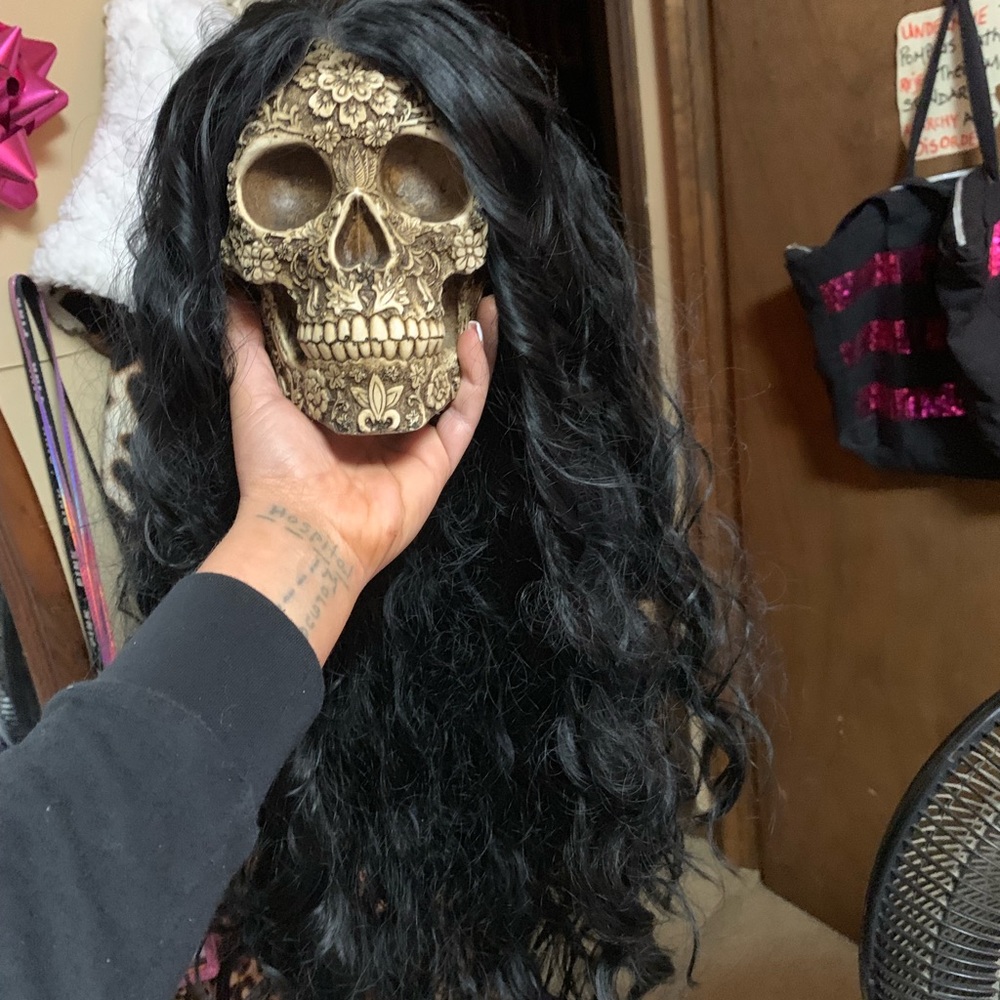 NWOT 26  inch long black wig human hair blende